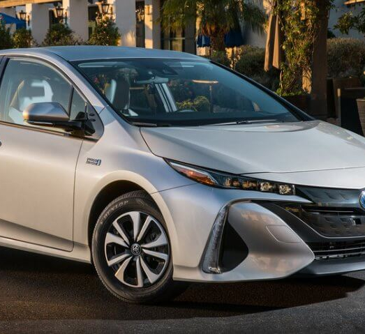 Toyota Prius универсал 2020