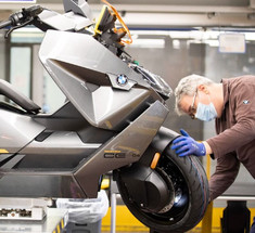 Начинается серийное производство электробайков BMW