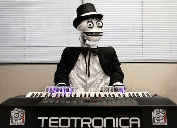 Робот-пианист с девятнадцатью пальцами