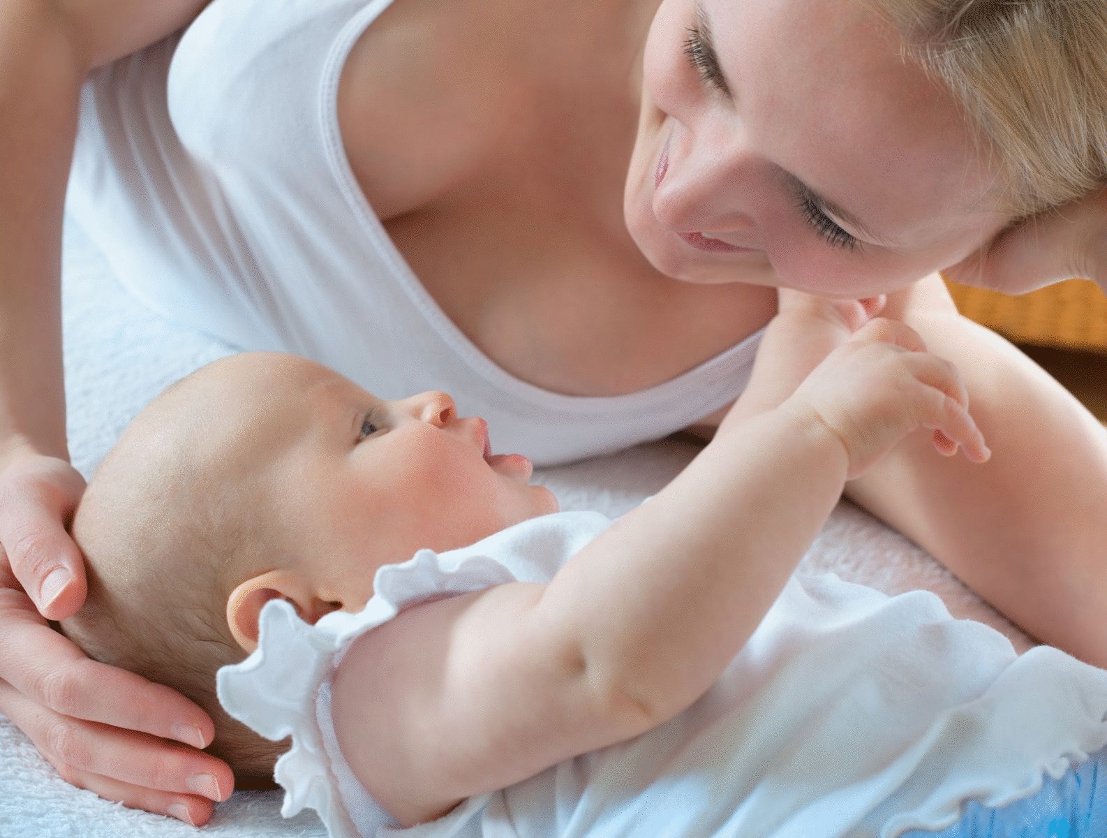 Можно ли осветлять волосы во время кормления ребенка грудным молоком