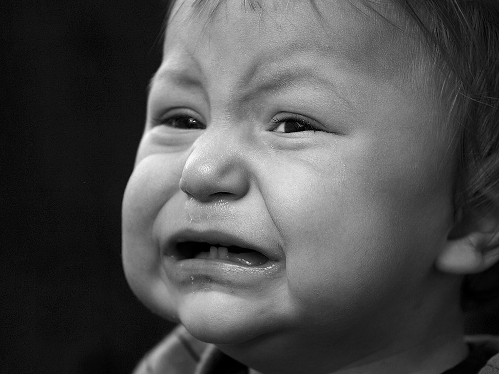 Обиженным голосом. Плачущий ребенок. Фото плачущего ребенка. Плачущие дети картинки. Рыдающий мальчик.