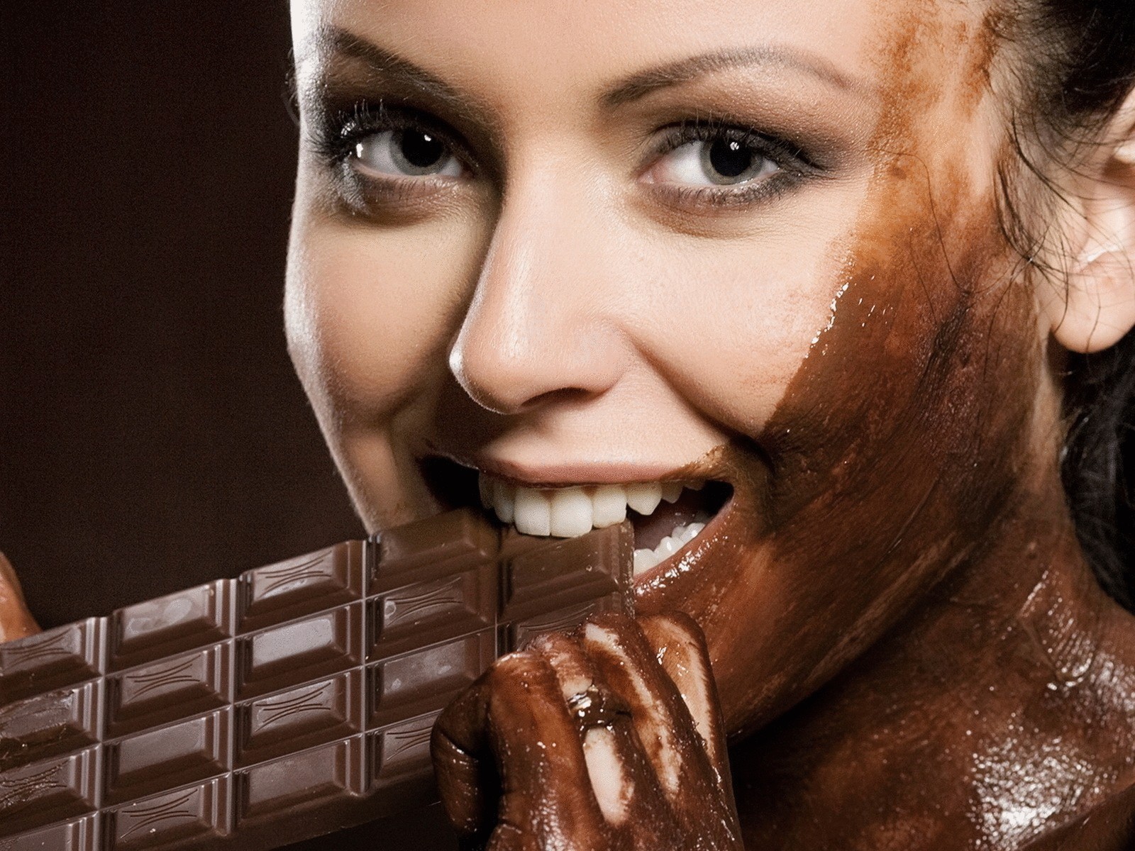 Женский шоколадный образ: идеальное сочетание элегантности и карамели