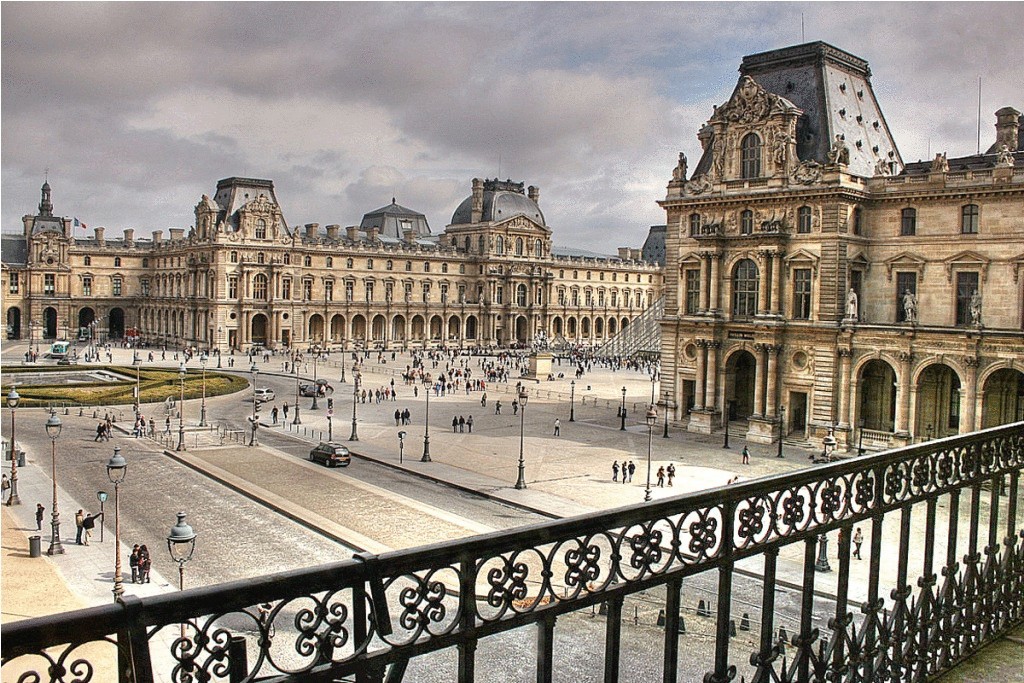 Лувр - всемирно известный музей