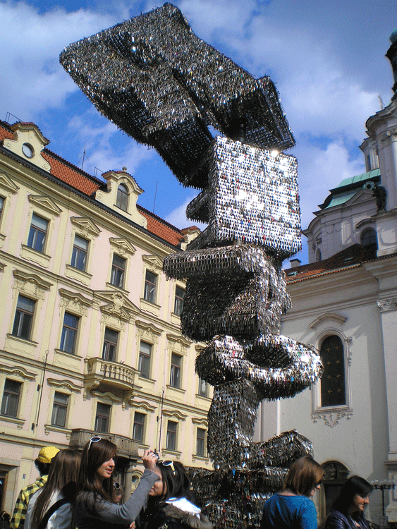 Памятник из ключей в Праге