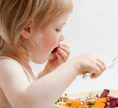 Нужно ли приучать ребенка к правильному питанию