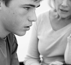 Почему подростки злятся на родителей? Почему так происходит?