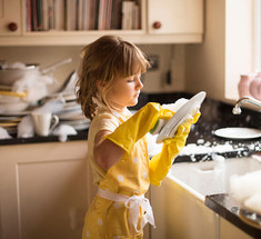 Должен ли ребенок помогать по дому?
