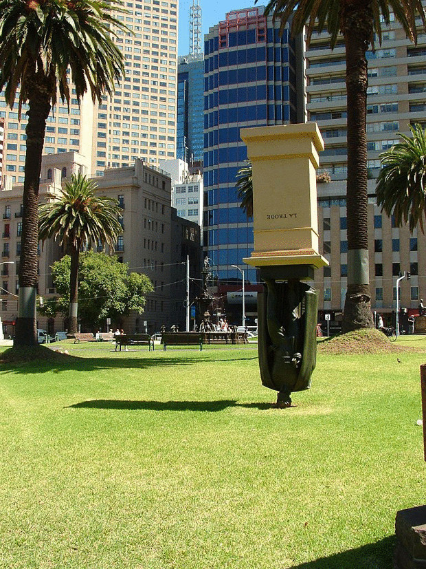 В Мельбурне есть перевёрнутый памятник