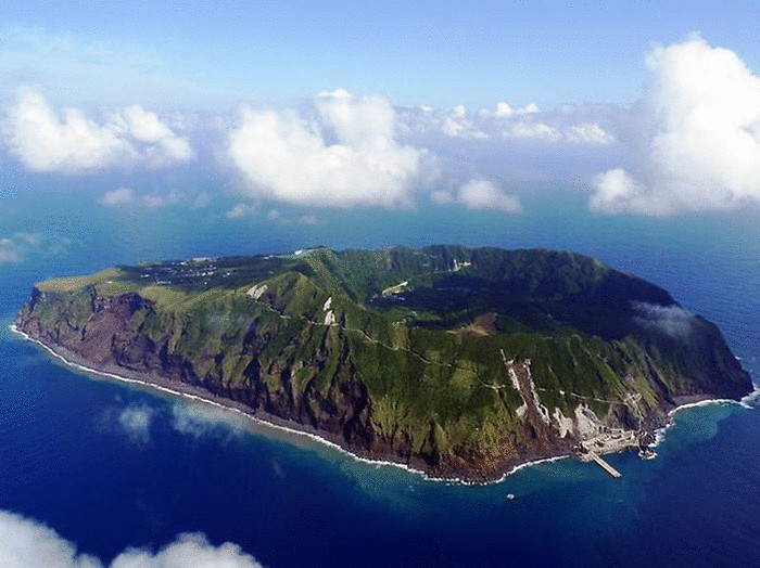 Как на пороховой бочке: Аогашима - обитаемый остров-вулкан в Японии 