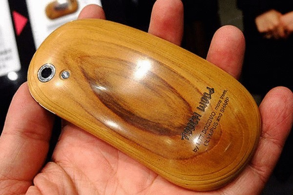 Touch Wood SH-08C: телефон для единения с природой