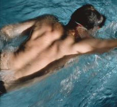 Упражнения для здоровой спины в бассейне