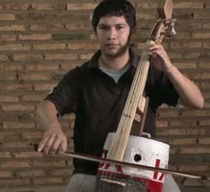 Парагвайский оркестр инструментов, который сделан из отходов