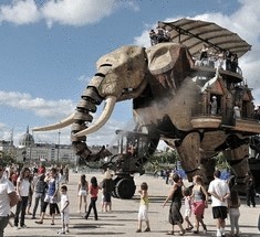 Уникальный зоопарк механических животных открылся во Франции