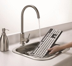 Появилась клавиатура, которую можно мыть под водой