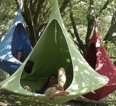 Необычная палатка Cacoon, которая используется в подвешенном состоянии