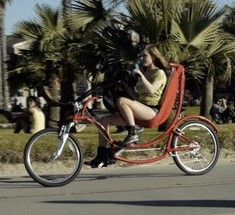 Необычный велосипед с гамаком для комфортных прогулок