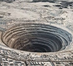 Тройка самых впечатляющих впадин в поверхности Земли