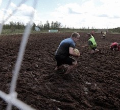 Экстремальный болотный футбол