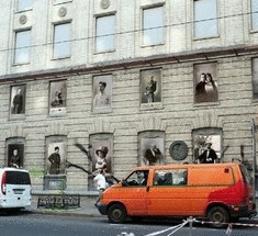 Окна пустующих киевских домов украсят фотографиями