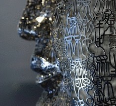 Завораживающие скульптуры из 200 000 китайских иероглифов