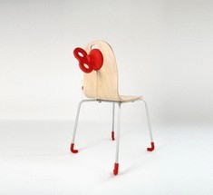 Представлен уникальный стул, который может зарядить смартфон