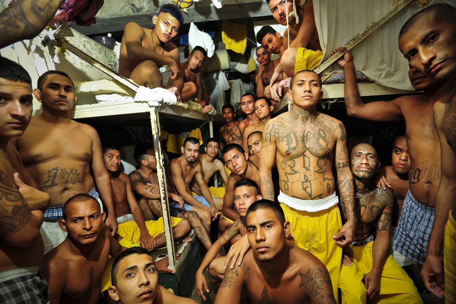 Самая жесткая группа. Тюрьма la Sabaneta Венесуэла. Сан-Педро-Сула опасный город.
