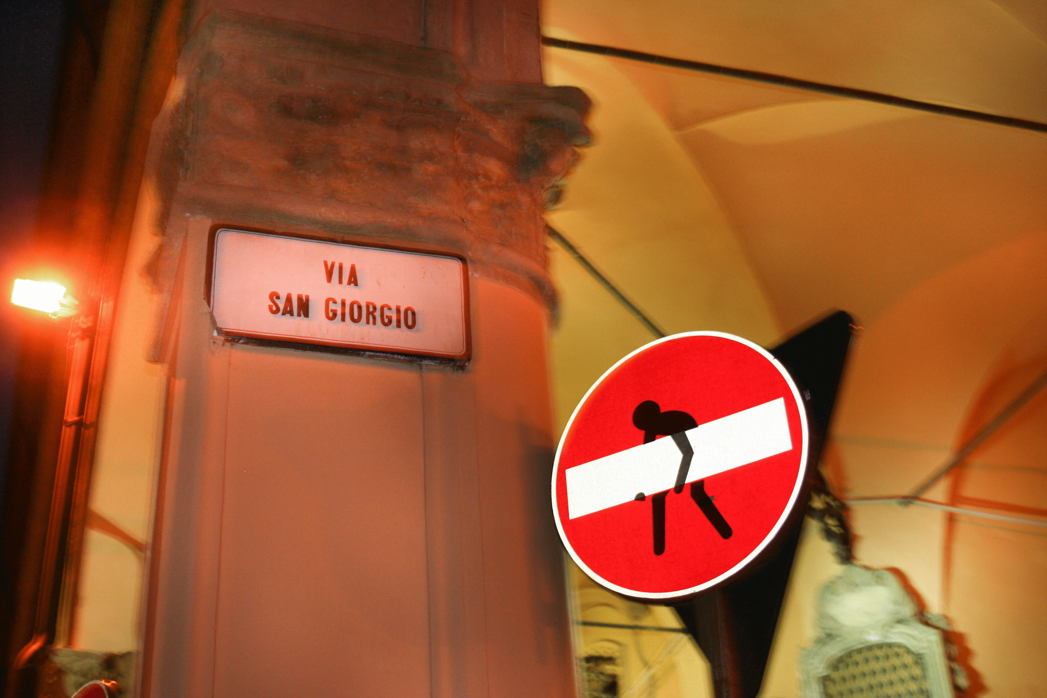 Веселые дорожные знаки из Франции