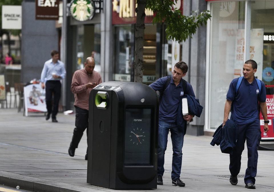 «Умные» мусорные урны в Лондоне следят за людьми