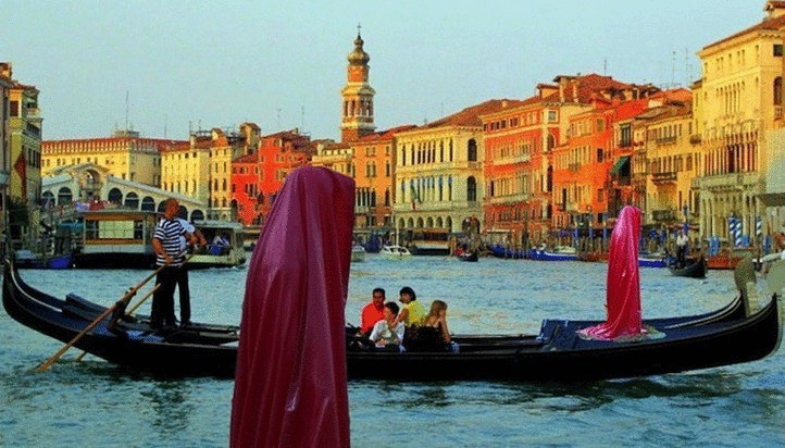 В Венеции установили мистические скульптуры - хранители времени
