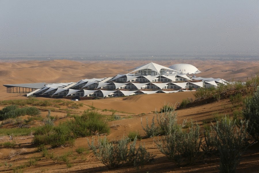В китайской пустыне построили удивительный отель-лотос 