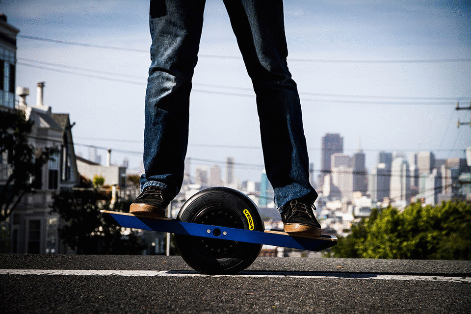Уникальный одноколёсный скейт на электроприводе