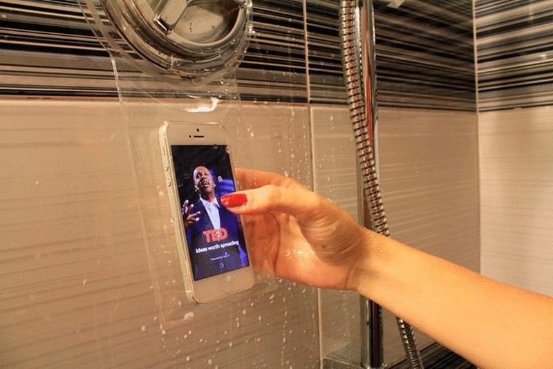 Со смартфонами теперь можно ходить в душ и не только