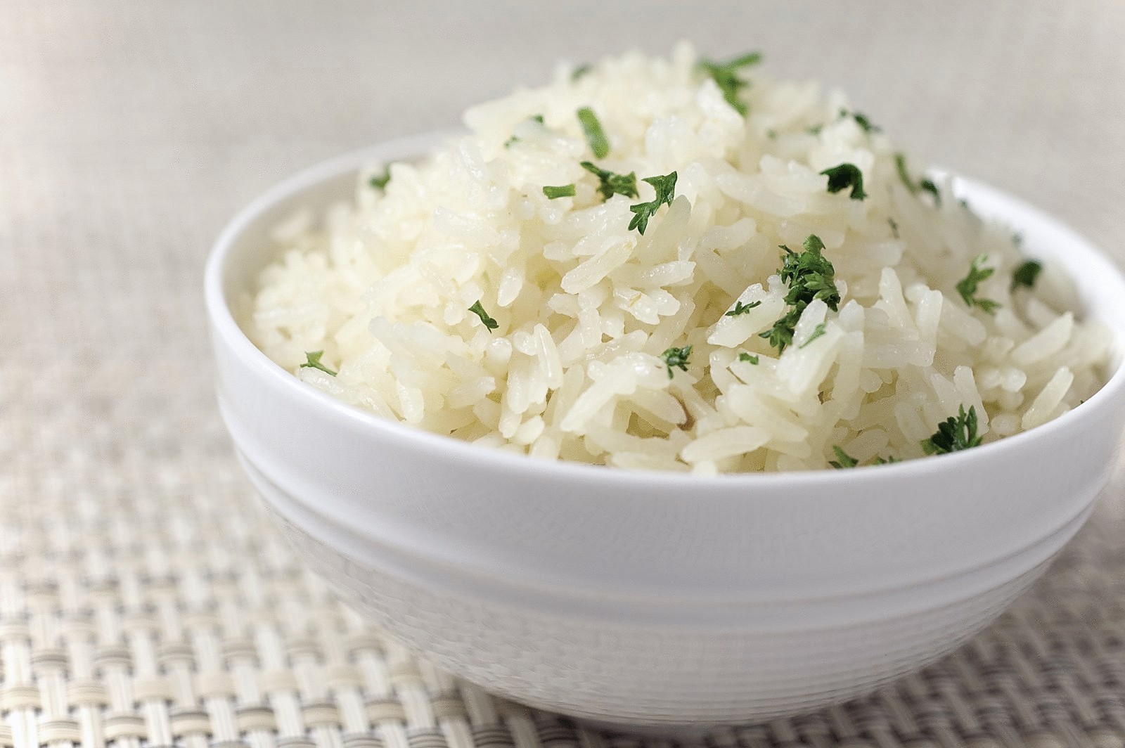 Рис с маслом рецепт. Рис отварной рассыпчатый. Рассыпчатый рис басмати. Рис рассыпчатый на гарнир. Вареный рассыпчатый рис.