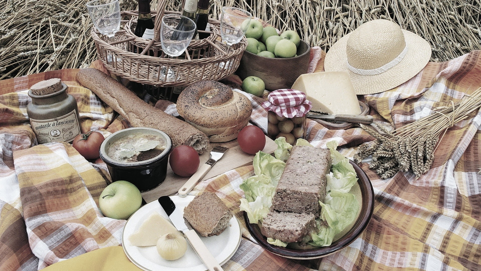 Что интересного есть на беру. Пикник на природе. Праздничный стол на природе. Еда на пикник. Блюда для пикника на природе.