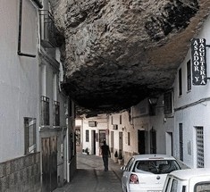 Сетениль-де-лас-Бодегас - испанский город, затерянный в камнях  