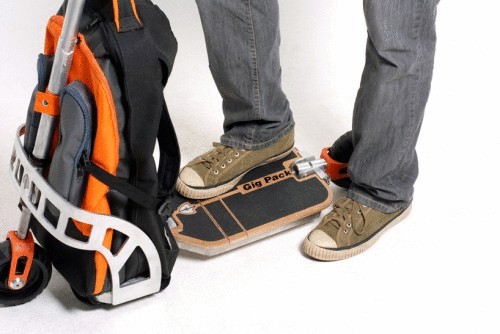 Бразильский дизайнер создал рюкзак-скутер