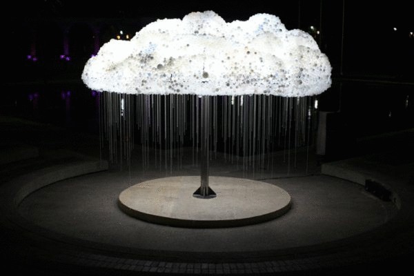 Утилизация, которая удивляет: необычная инсталляция из перегоревших ламп в Калгари  