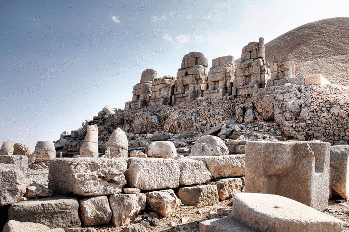 Турецкие достопримечательности: каменные головы на горе Немрут-Даг 