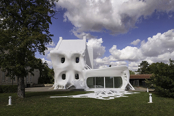 Gue(ho)st House – фантасмагорическая галерея современного искусства во Франции  