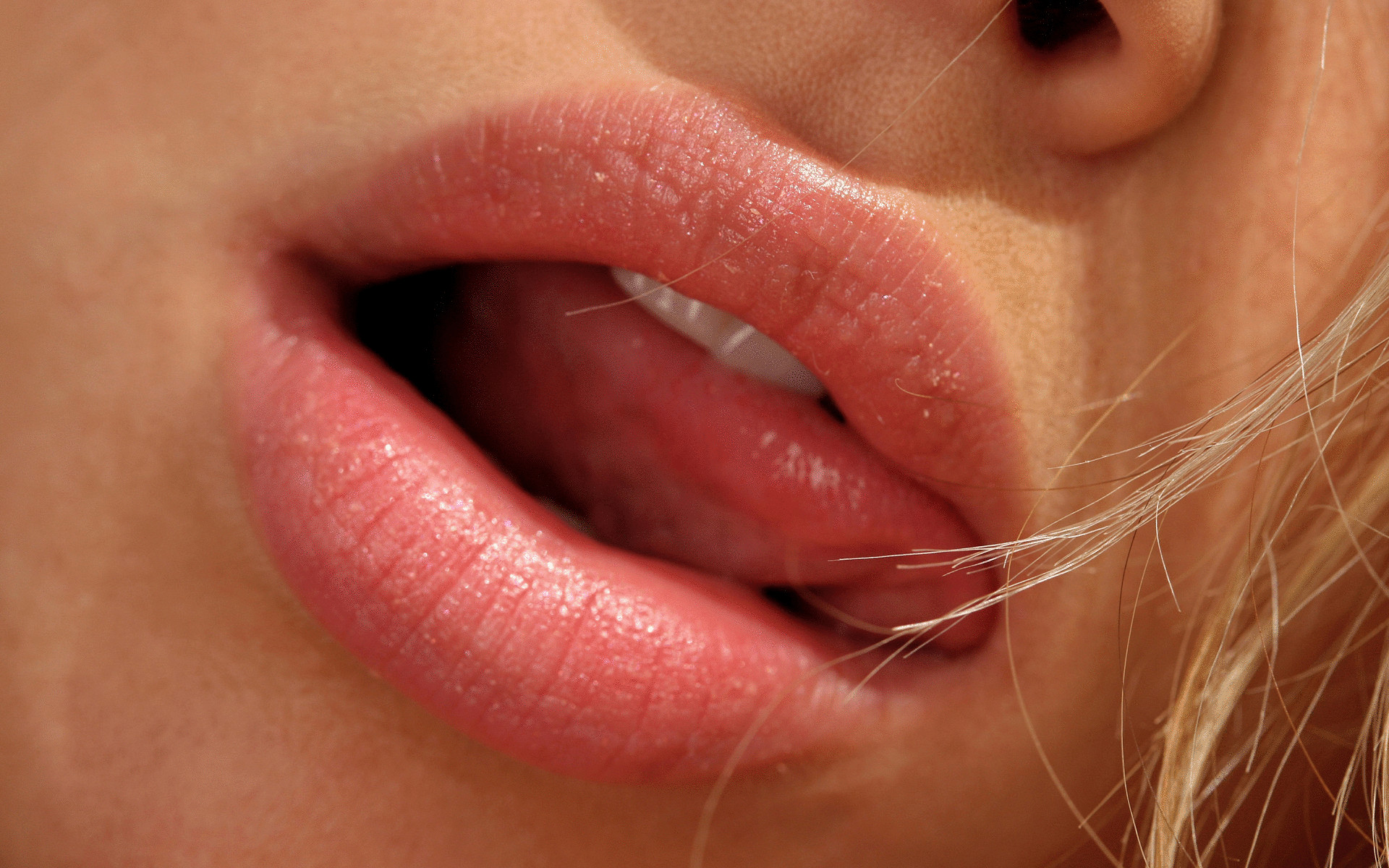 4 способа вылечить обветренные губы 