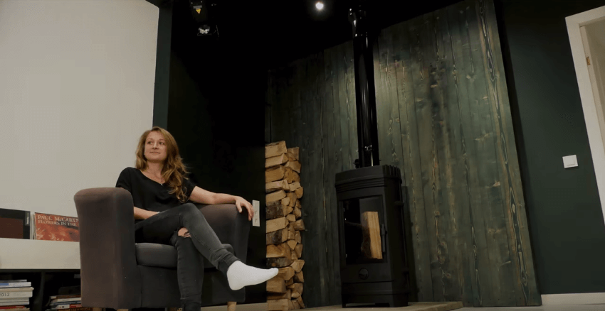 Установка камина и отделка стены деревом своими руками