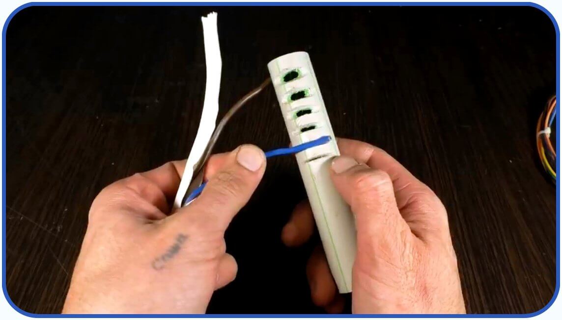 приспособление для чистки изоляции провода своими руками. самоделки для зачистки проводов. очищалка проводов. инструмент для снятия изоляции стриппер eloik 4514 для дроп-кабеля 3мм. инструмент для зачистки rg11.