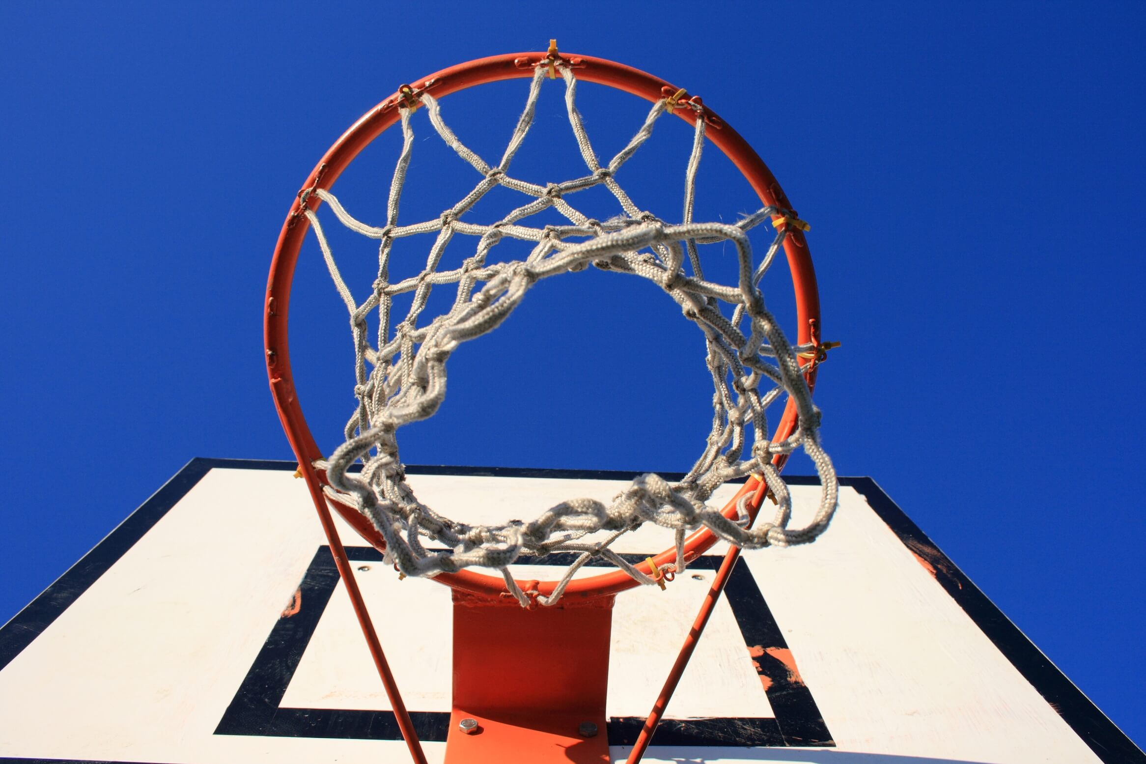 Баскетбольный щит на даче