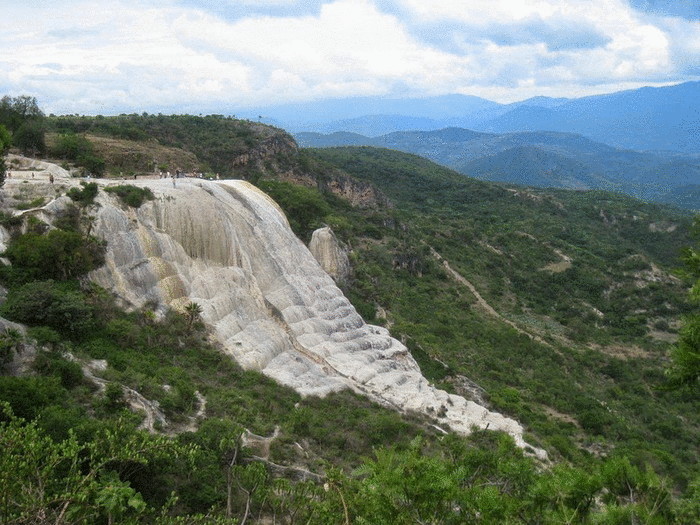 Иерве эль Агуа - каменный водопад в Мексике 