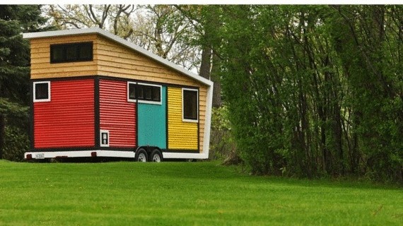 Toy Box : стильный и разноцветный домик на колесах 