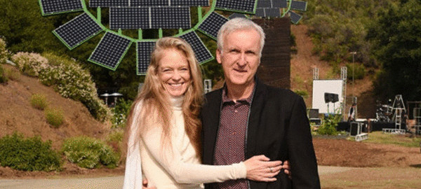 Джеймс Кэмерон подарил солнечные подсолнухи школе в Малибу