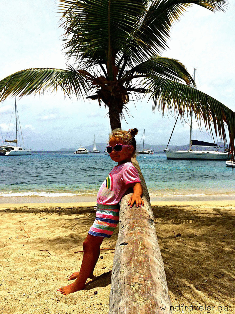 Воспитание троих маленьких детей на паруснике в Карибском море