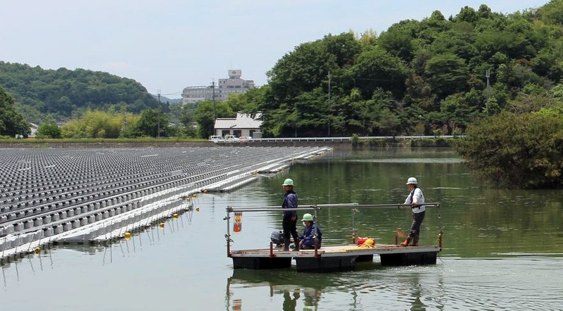 Япония начала борьбу с нехваткой энергии с помощью плавучих солнечных электростанций