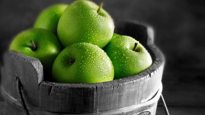 Почему зеленые яблоки полезнее красных
