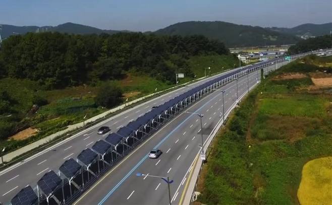 Солнечная крыша, протяженностью в 30 километров над велосипедным шоссе в Южной Корее